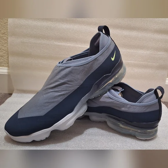 Nike Air VaporMax Moc Roam Sneakers - Picture 1 of 6